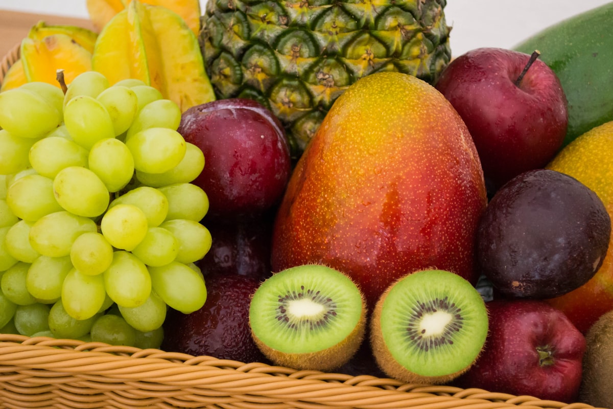 Panier de fruits frais variés — vocabulaire des fruits en anglais